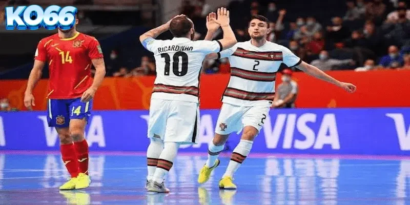 Biểu đồ biến động tỷ lệ kèo tài xỉu trong một trận đấu futsal quốc tế trực tiếp